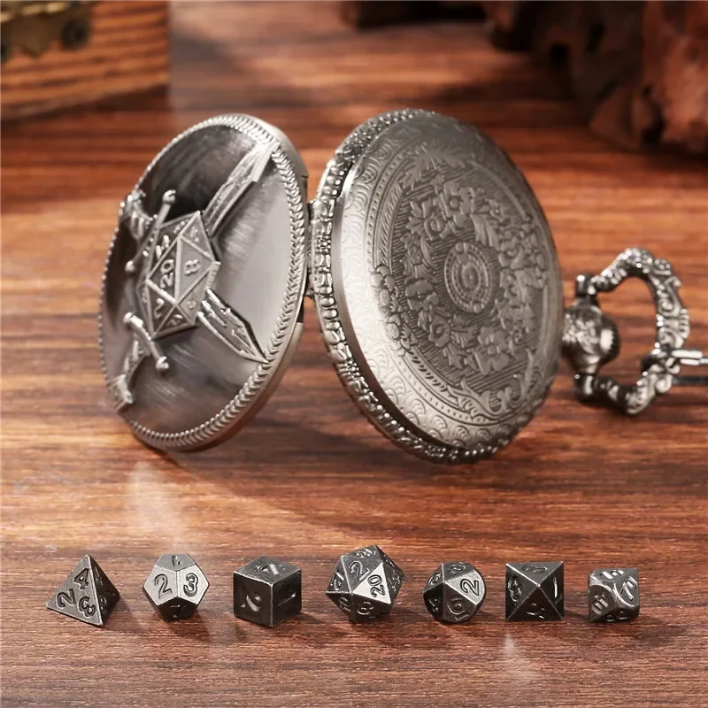 Steampunk 7 x مجموعة نرد متعدد السطوح معدنية صغيرة مع سيوف مقاتلة مزدوجة ساعة جيب حافظة فوب سلسلة لعب الأدوار النردات الألعاب