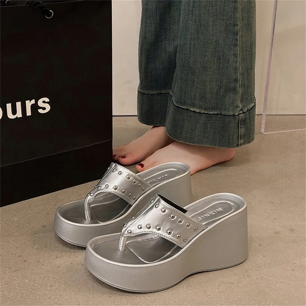 

Rivet Wedge Heel Soft Comfortable Platform Thick-soled Height-increasing Flip-flops Women 2024 Summer Fashion Beach Sandals-1