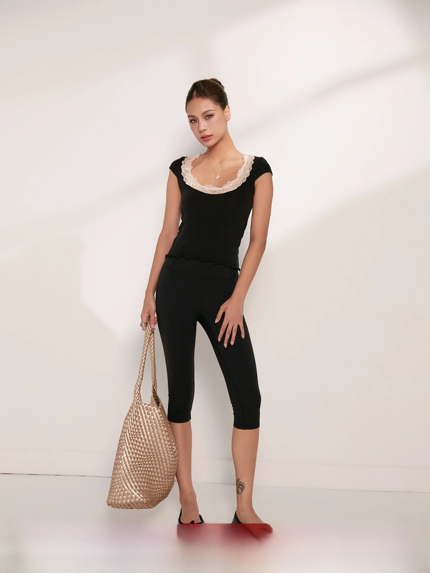 

DiscoGlam Lace Trim Waist T-irt ort Sve U-Ne Slim Fit Bla Summer Top Women's Faion Commute Sle Pure Color Cott...