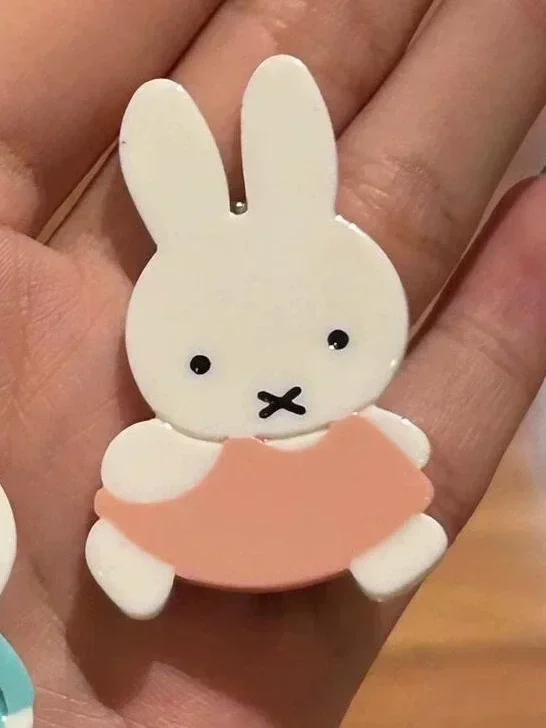Urocza spinka do włosów Miffy, słodka spinka do włosów z kreskówką na tył głowy, słodka dziewczęca spinka do włosów z serduszkiem, spinka do grzywki dla dziewczynki, prezent urodzinowy/świąteczny dla dziewczynki