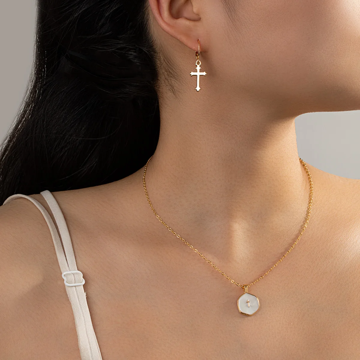 French Retro White Mother-of-Pearl Cross Necklace and Earrings Set, Light Luxury Niche Design Clavicle Chain Earrings