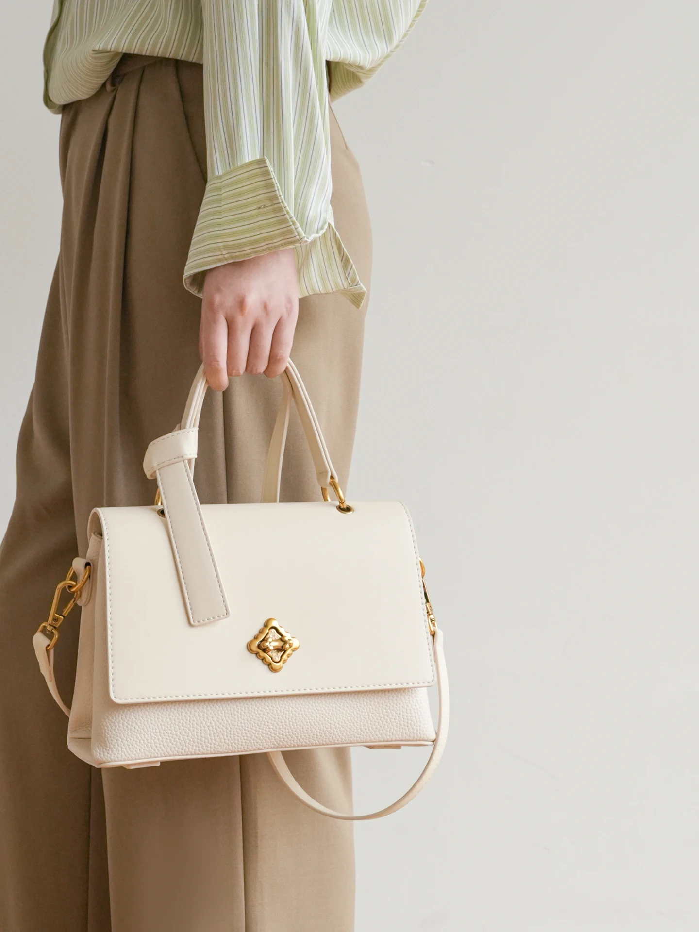 

Elegant Commuter Women's Handbag Fashionable Small Square Crossbody Bag Single Shoulder Bag for Work And Travel