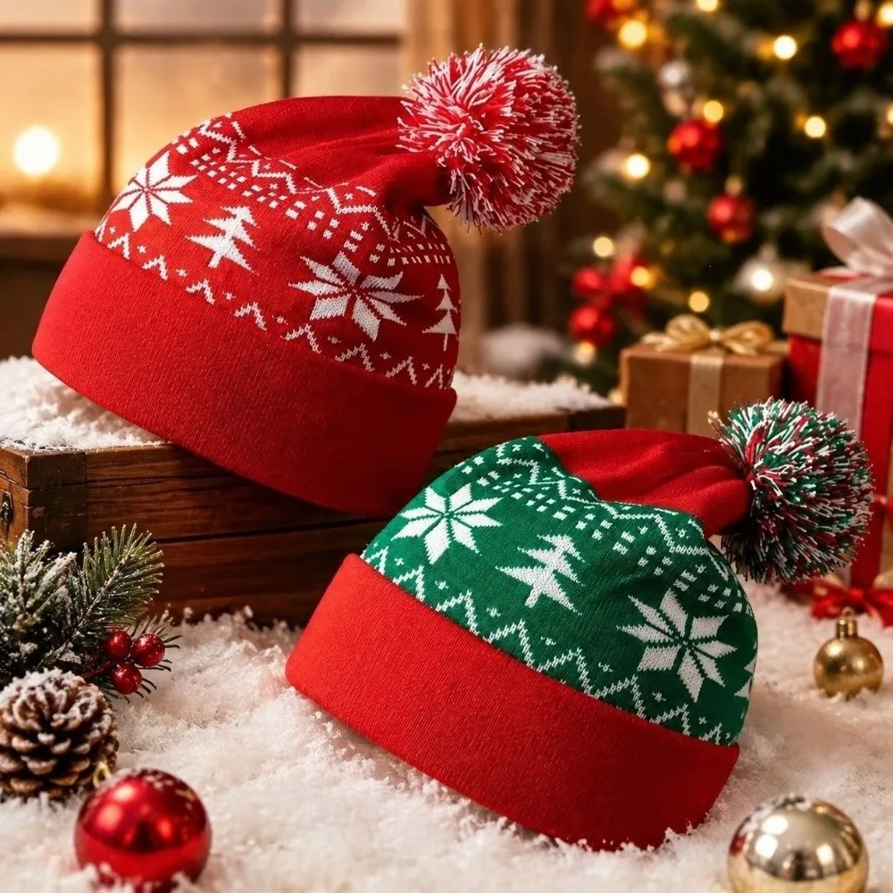 Schneeflocken-Weihnachtsmütze, Jacquard-Wollmütze, gestrickte Mütze, Geschenk, rot-grüne Patchwork-Farbe, weihnachtliche Strickmütze, festliche Dekoration – Detail 3