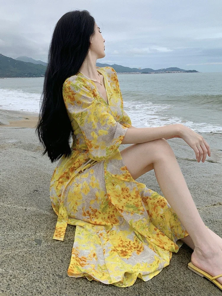 Sexy midi vestido feminino bodycone verão férias francês temperamento senhora com decote em v elegante vintage cintura alta ins bandagem impressão na moda fenda