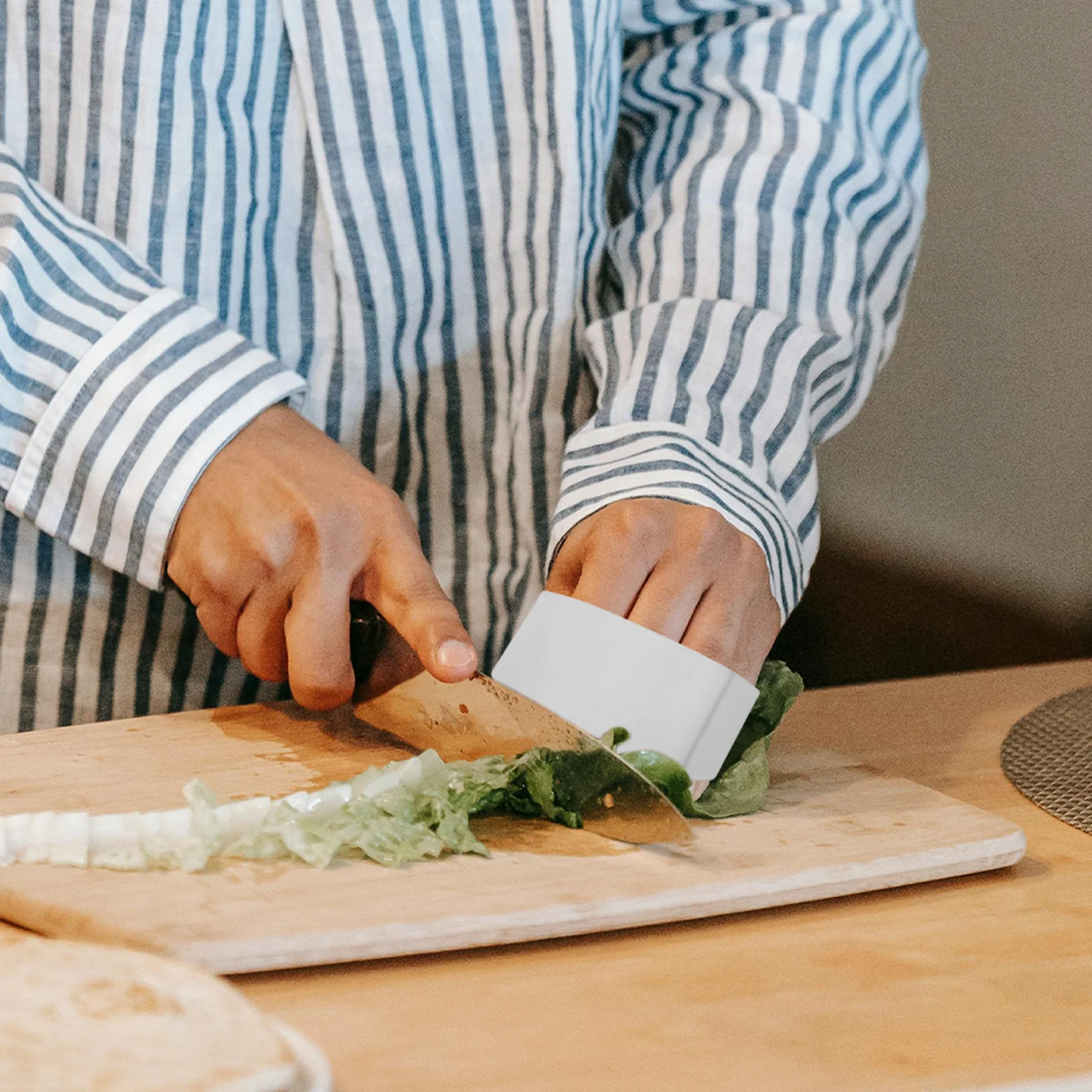 

4Pcs Metal Finger Guard Protectors for Slicing Dicing Chopping Fruits Vegetables Kitchen Culinary Shield Safety