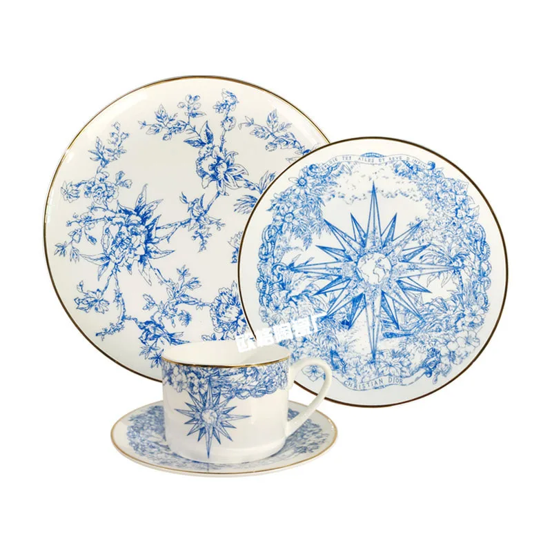 Osso China Pratos de jantar ocidentais Xícaras de Natal Pires Tigelas Colheres Conjunto de talheres