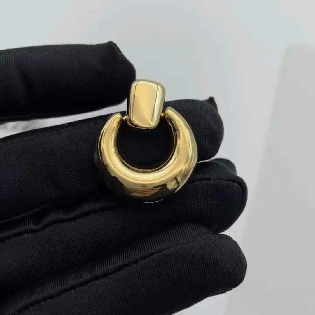 

Новинка 2024, металлические серьги-гвоздики в виде пончика для женщин и девушек, геометрические круглые классические модные индивидуальные роскошные украшения для путешествий