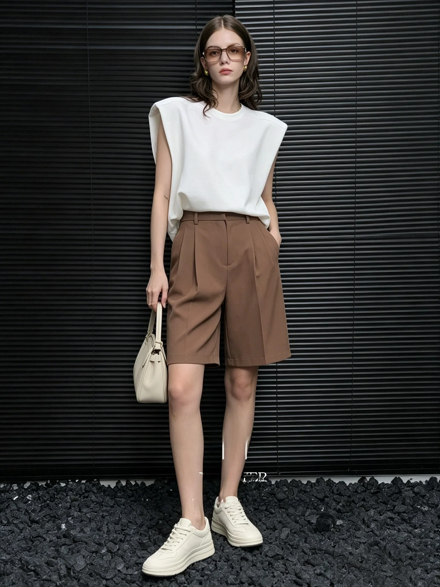 Huaappuw Fashionable Sleeveless Shoulder Padded Vest Women's Casual Commute Top Summer New Style Versatile Cotton Polyester B...