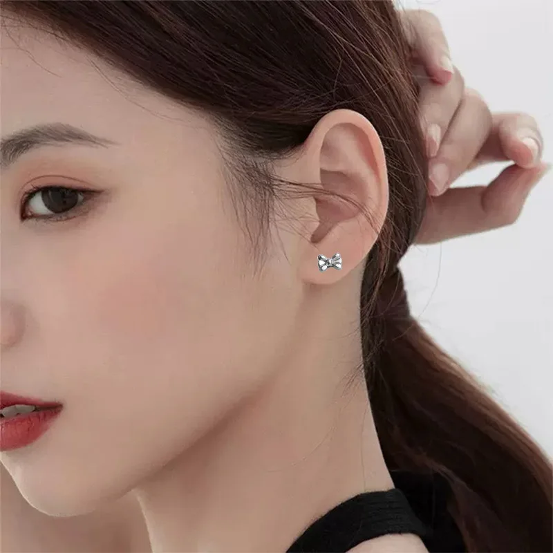 1Pc Titanium Labret Piercing Silver Cubic Zircon Lip Studs Ring Tragus Helix Ear Cartilage Tragus Pirsing Earring Jewelry