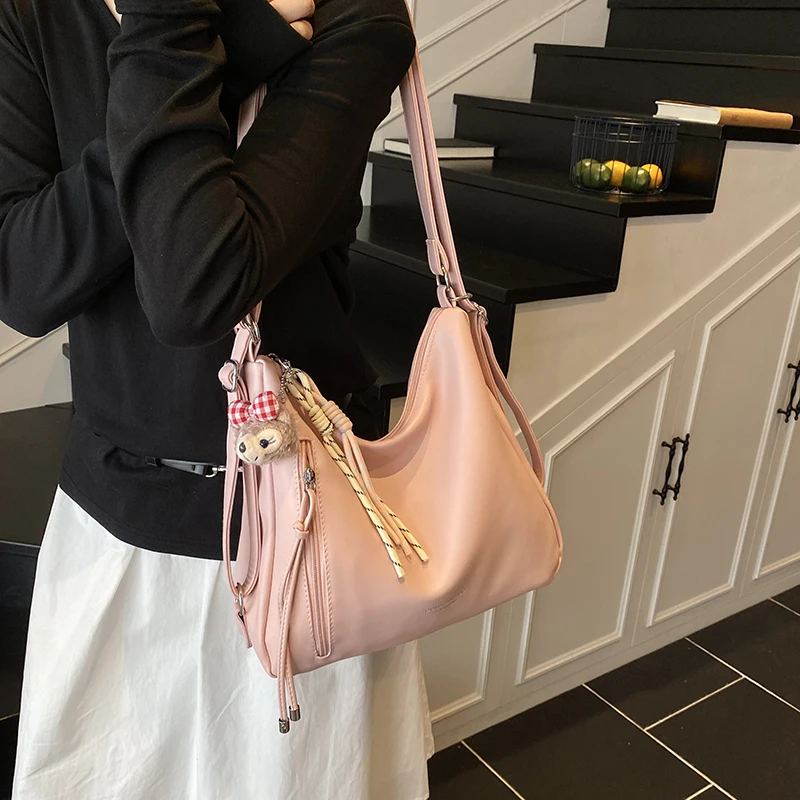 

Trendy Fashion Women's PU Leather Large Capacity Heart Shaped Single Shoulder Tote Bag Simple Casual Commuting Storage Bags