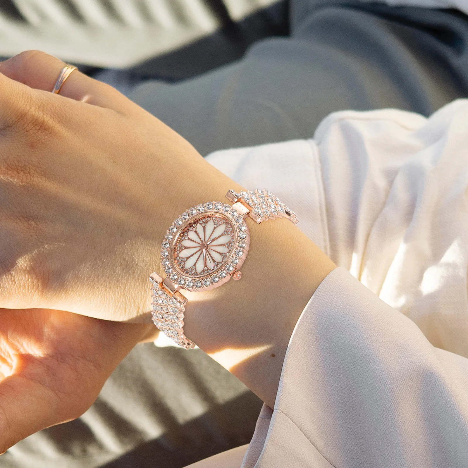 

Rose Gold Ladies Watch Elegant Quartz Wrist Rhinestone Embellished Durable Fashion Women Watches