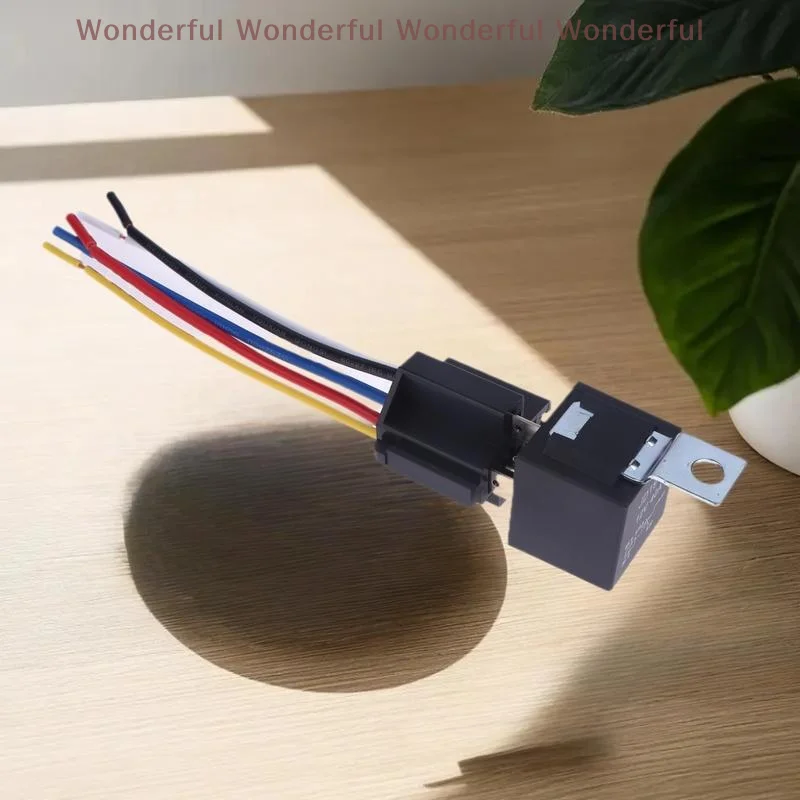 ملحقات السيارات المقاومة للماء: مرحل سيارة 12 فولت 4/5 دبوس مع 40 أمبير SPST؛ الصمامات السلكية المسبقة والأسلاك وقاعدة المقبس.