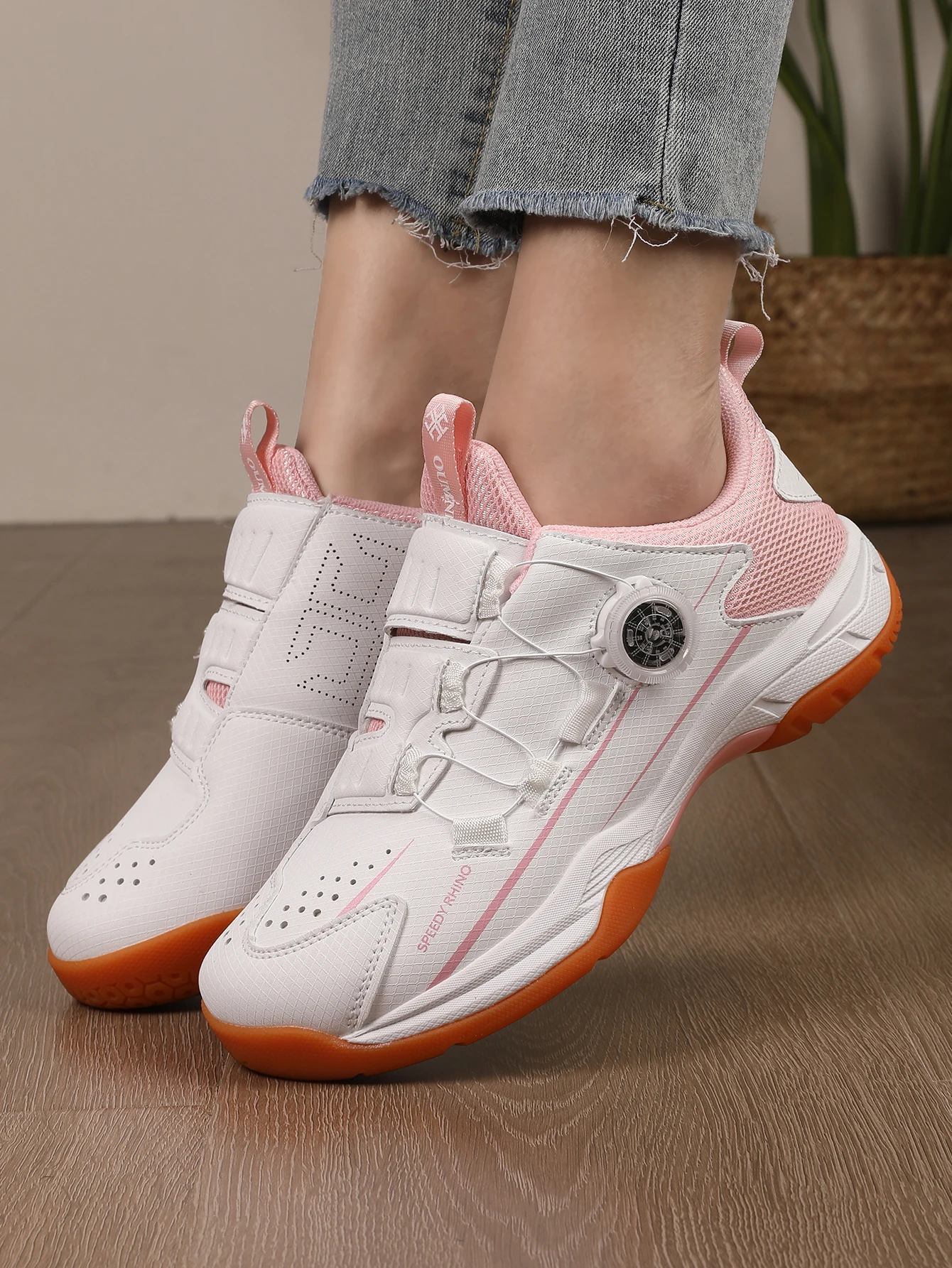 أحذية كرة الريشة المحايدة التي يمكن ارتداؤها، أحذية كاجوال للنساء، أحذية تنس مضادة للانزلاق للمشي في الهواء الطلق، أحذية مسطحة خفيفة الوزن جيدة جدًا