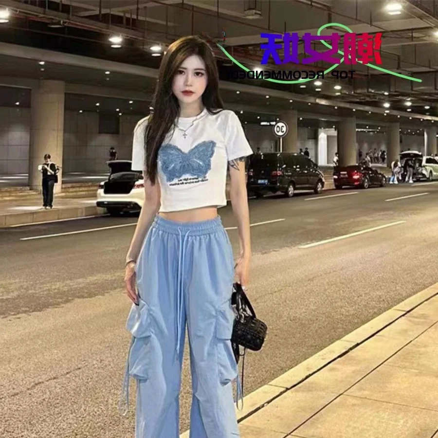 

Летний комплект из футболки с коротким рукавом и широких брюк для женщин: модная и стильная рабочая одежда