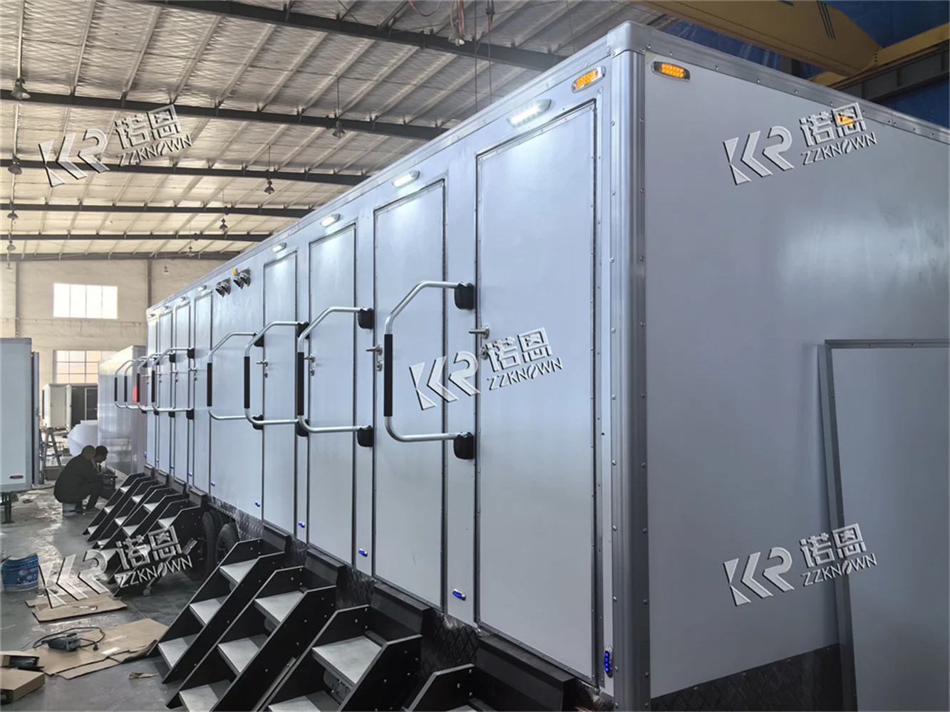 Concession de remorque de toilettes publiques portables, camions entièrement équipés, cabine de toilette mobile, remorque de mariage à la plage, fête en plein air, 8 pièces