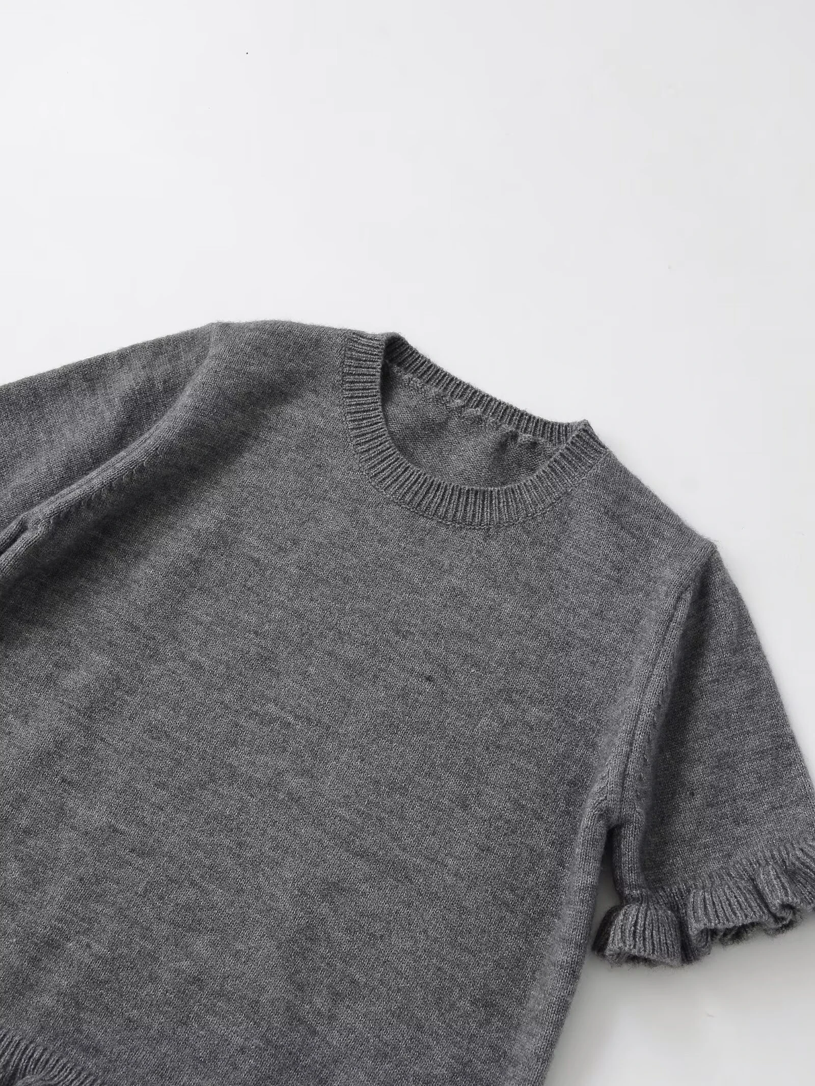 DEEABAE 2025 invierno nueva mujer Casual Simple cuello redondo manga corta apilado camisa de punto decorativa