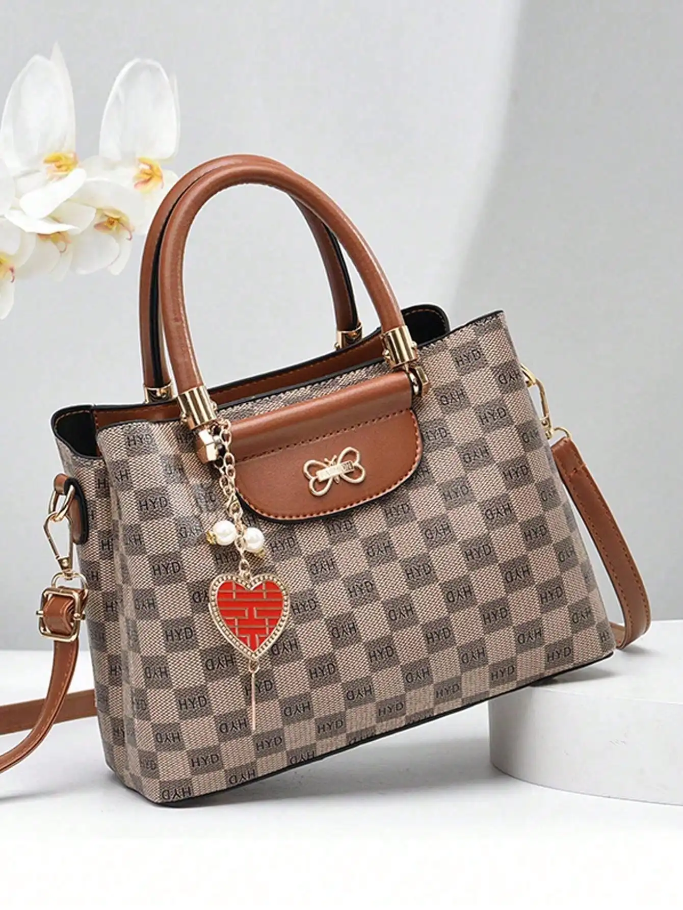 

Женская модная и повседневная универсальная сумка большой вместимости.