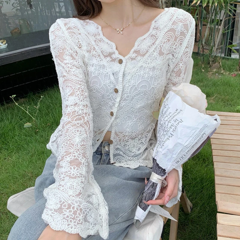 

Autumn Korean version Super Immortal Hook Flower Lace White Shirt Women's Thin Design Sense Small Academy Style Hollow out Shirt