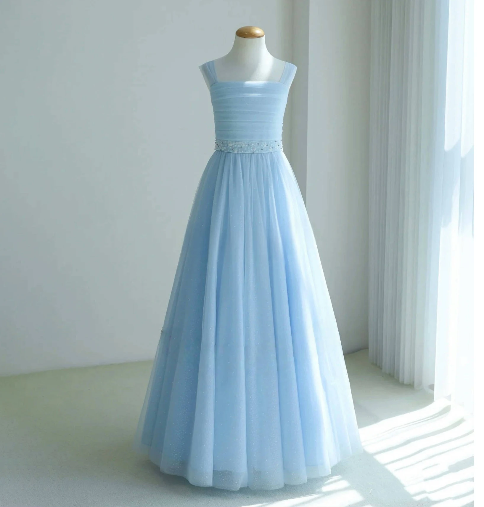 

2026 Flower Girls Dress Light Sky Blue Square Sleevess Zipper Back High Waist Girls Party Dress Beaded Waistline Sequined Tulle