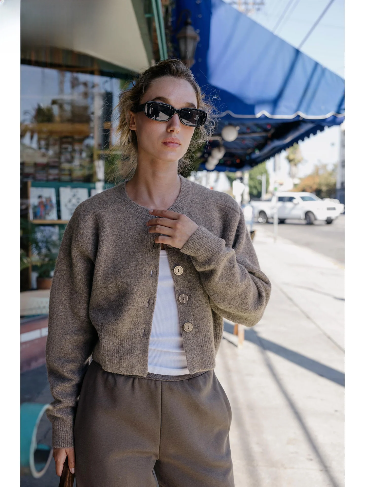 Fashionable Short Button-Up Knitted Cardigan Sweater Women's Casual Style Autumn 2025 Elegant  Long Sleeve Coat