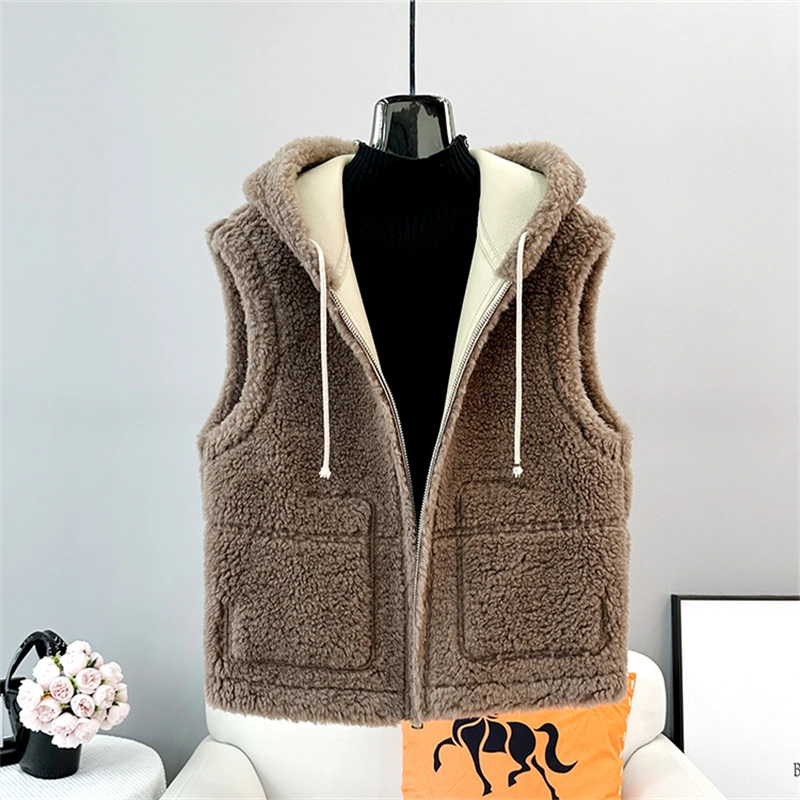 Gilet di lana di agnello femminile 2023 autunno nuovo alla moda fuori indossando cappotto di pelliccia senza maniche in Shearling di pecora con cappuccio JT3457