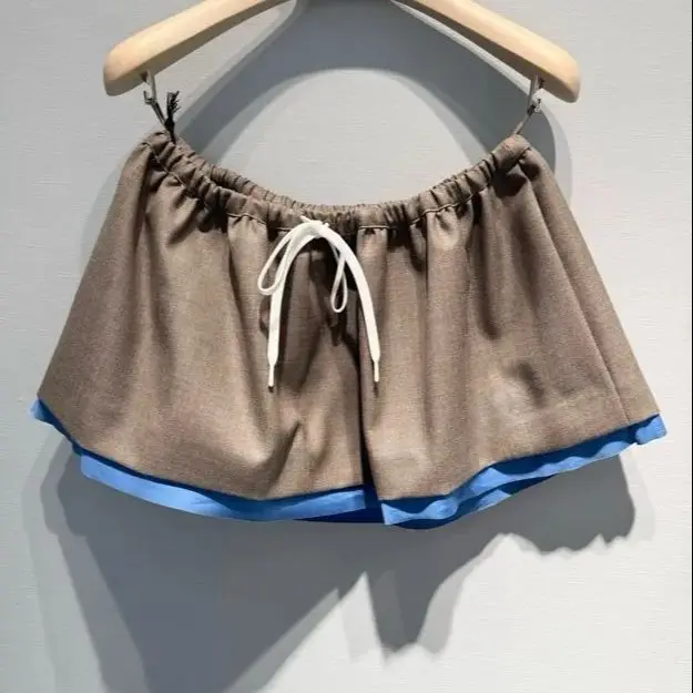 

25. Новая габардиновая синяя юбка с вышитым логотипом Pre-Fall