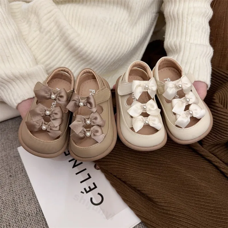 

Модные повседневные сандалии для девочек, новинка 2023 года, летние детские удобные туфли принцессы с бантиками и дышащей мягкой подошвой