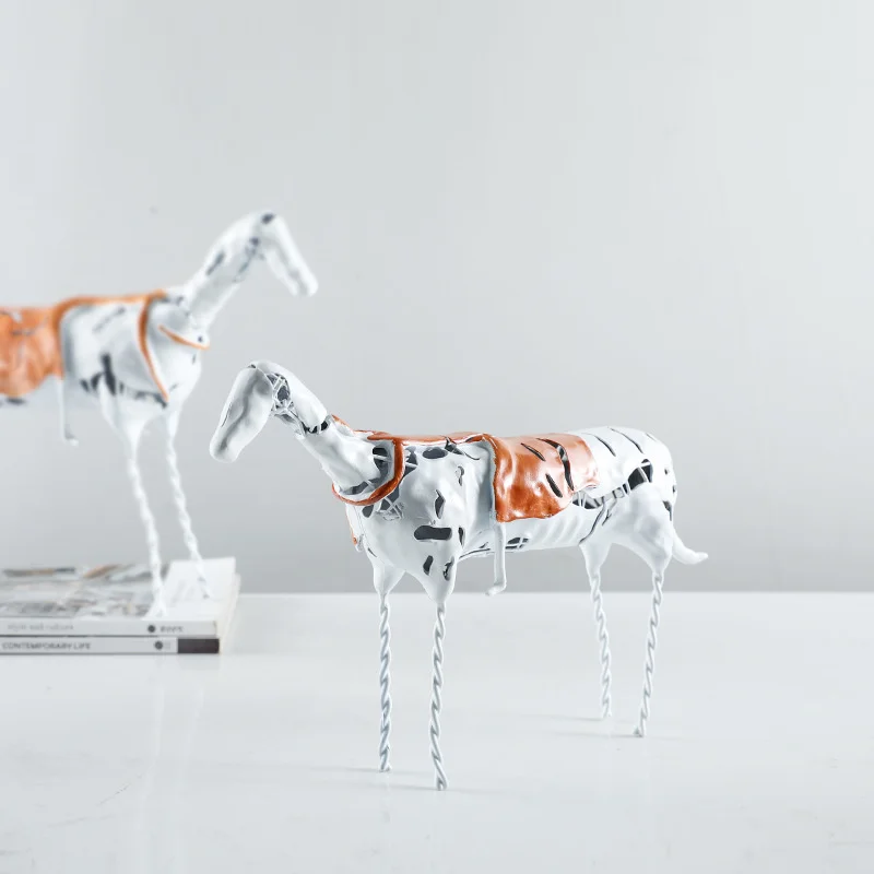 

Modern simple metal animal horse sculpture decoration model room soft decoration home porch cabinet crafts