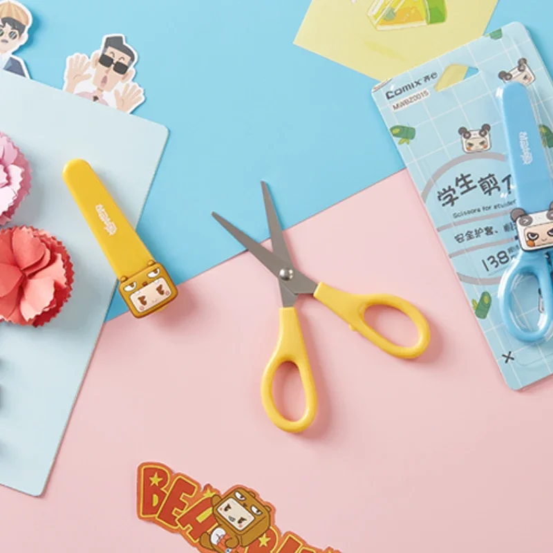 مقص كرتوني لطيف شفرة من الفولاذ المقاوم للصدأ مع غطاء واقي طرف مدور آمن لقطع الورق المصنوع يدويًا للطلاب