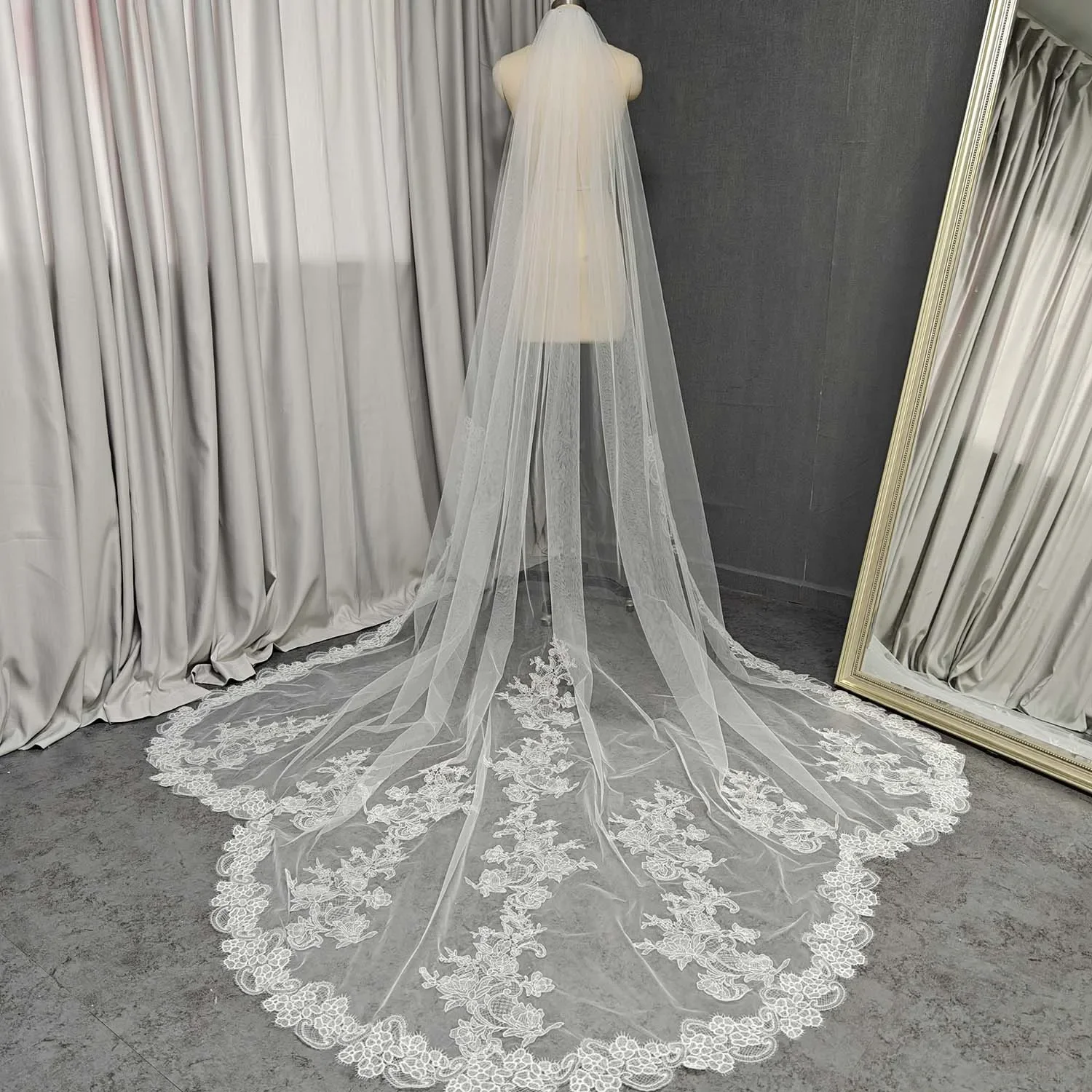 

Customized Romantic Lace Wedding Veil with Comb Single Tier 3 Meters Bridal Veil Partial Lace Ivory Veil Wedding Accessories