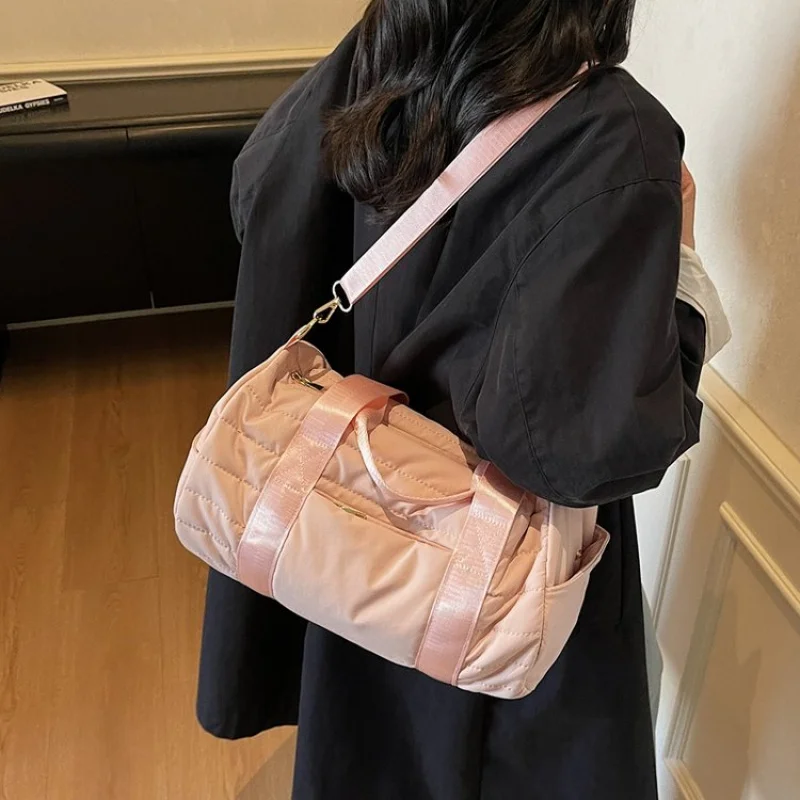 

Trendy Designer Paris Fashion Letter Logo Crossbody Handbag For Women Solid Color Leather Elegant Classic Bag Capacity