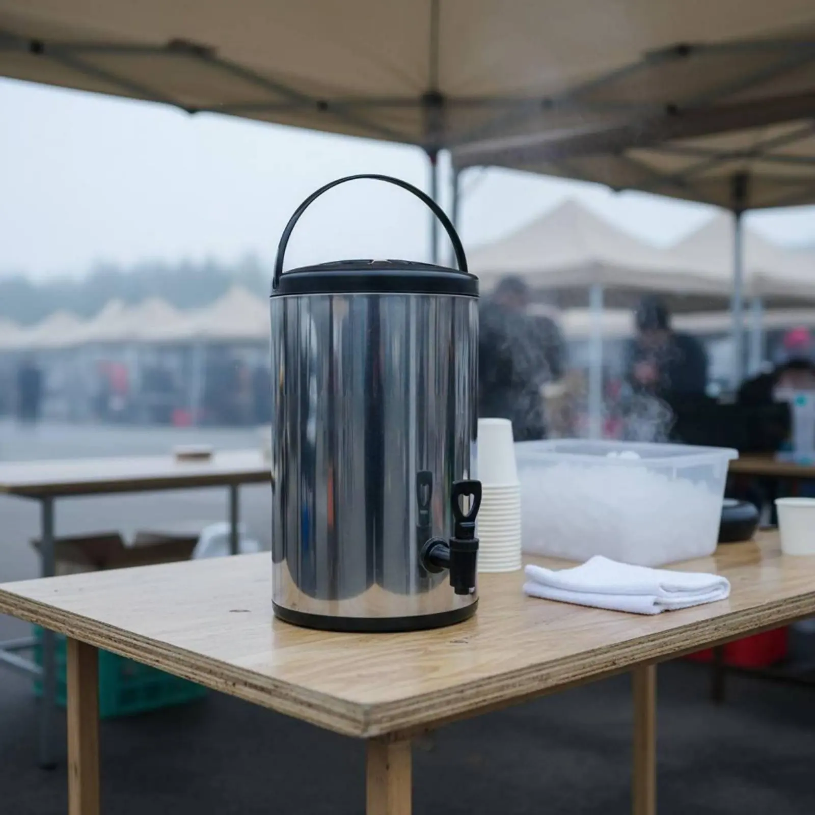 Professional Milk Tea Barrel Large Capacity Hot and Cold Drink Container Insulated Drink Dispenser Long-Lasting Insulation