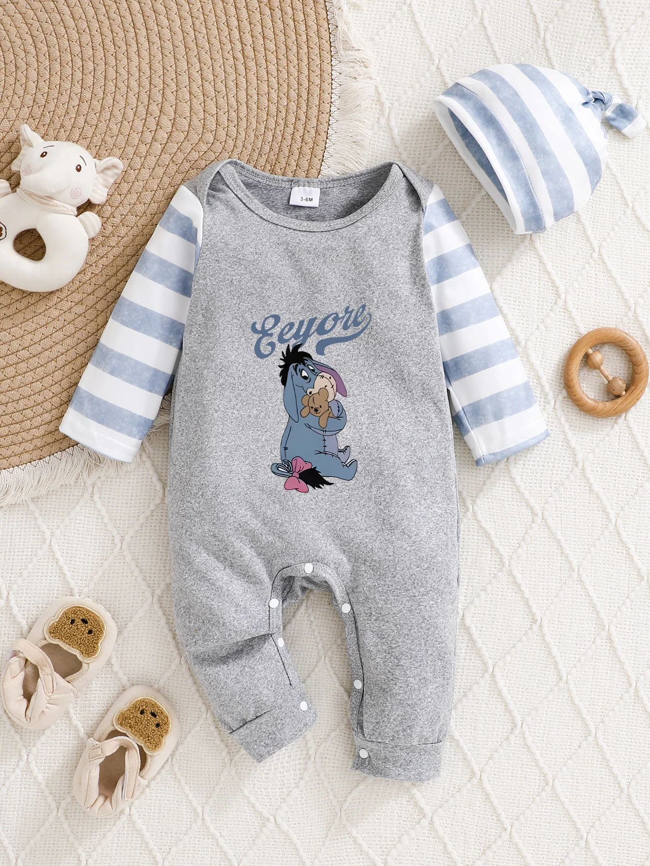 

【Officially Authorized】 Disney Bear Winnie Eeyore Hugging Doll Print Comfortable Fabric Baby Hooded Jumpsuit