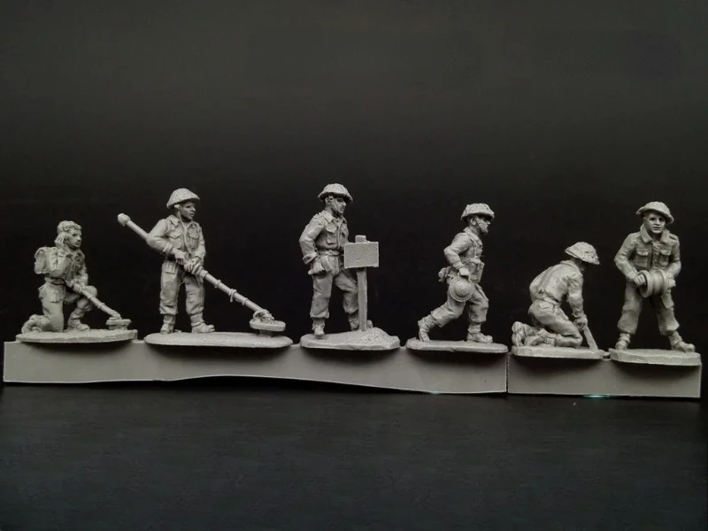 1/72 Scale Diecast Resin Figure Model Kit WWII British Army Mine Clearance Engineers 6 Figures Unpainted