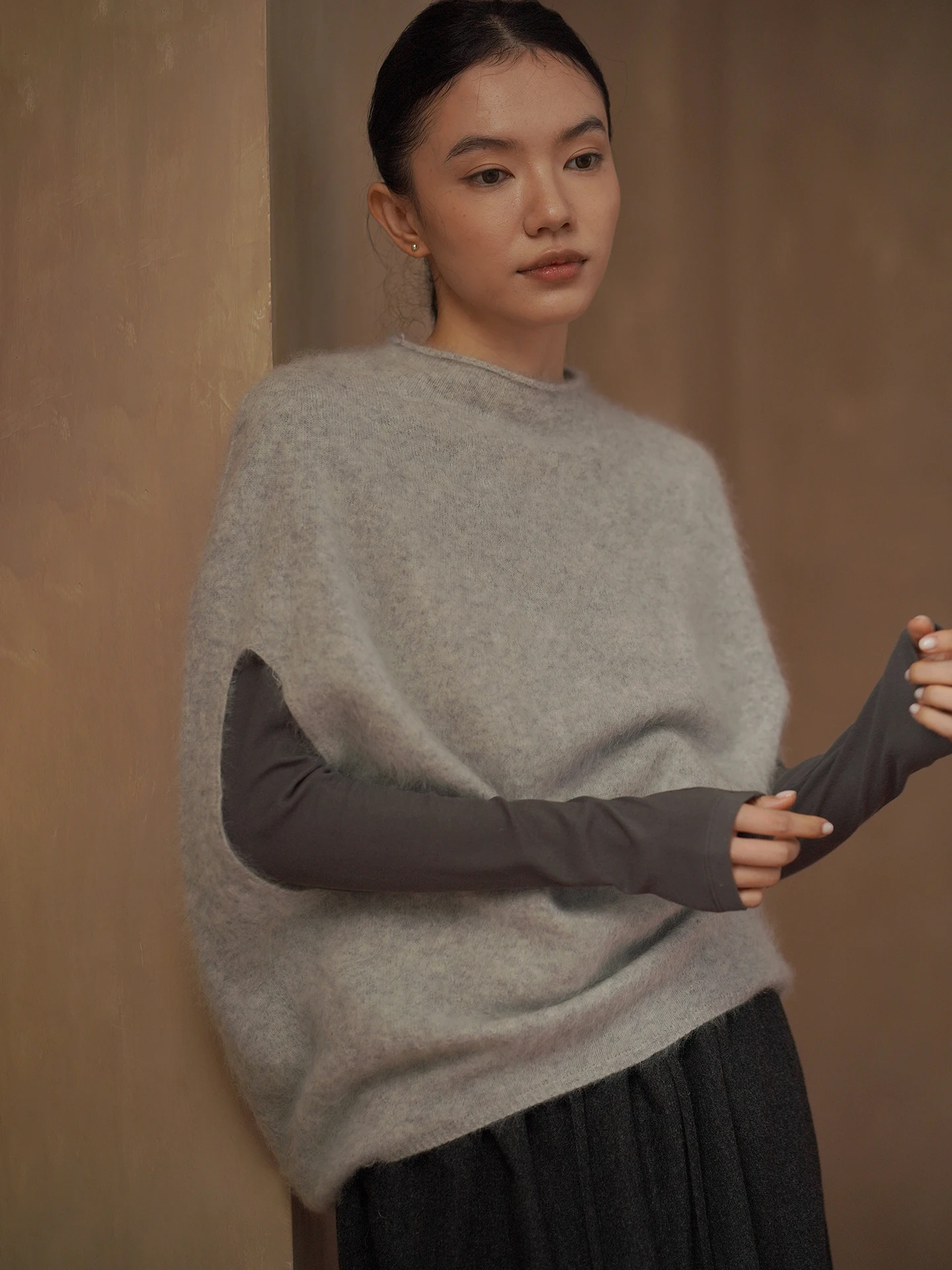Hacikis Miss Lightweight Pearl Velvet Feel  Silk Wool Cashmere Blend Oversized Layering Sweater Vest Casual Style