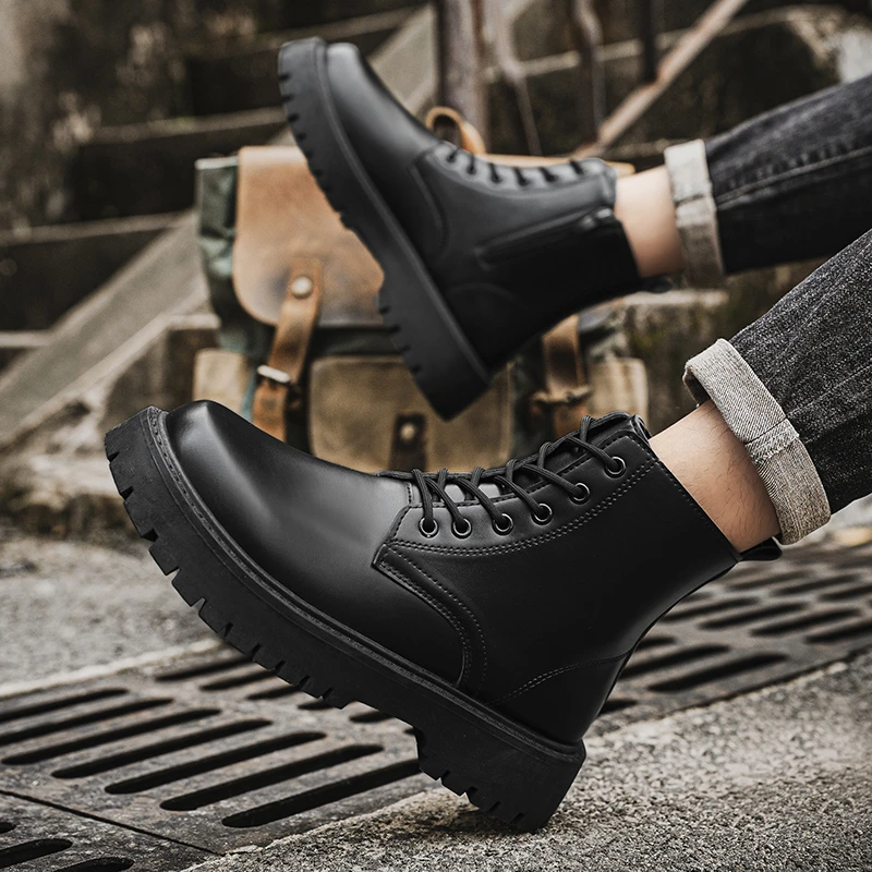 أحذية رجالية عصرية ومريحة على الطراز البريطاني خفيفة الوزن ومضادة للانزلاق ونعل سميك من الجلد لخريف وشتاء 2025