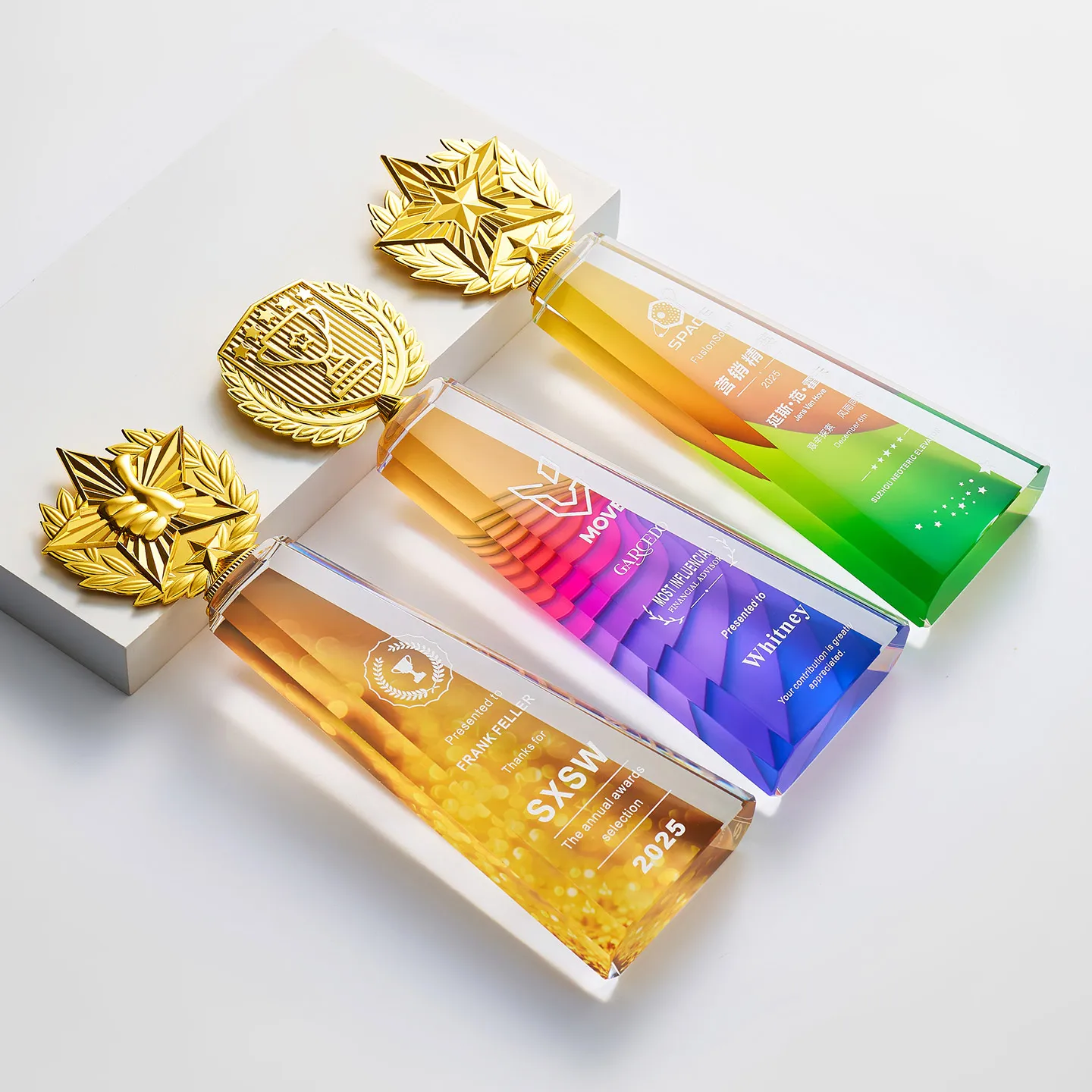 1 قطعة كأس جائزة كريستال مخصص نموذج جديد للاجتماع السنوي للشركة ممتاز الموظف بطل اللون طباعة جائزة كأس العرض