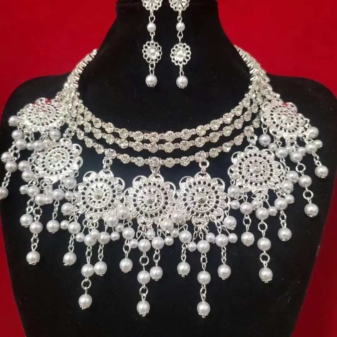 

Collar, minority collar