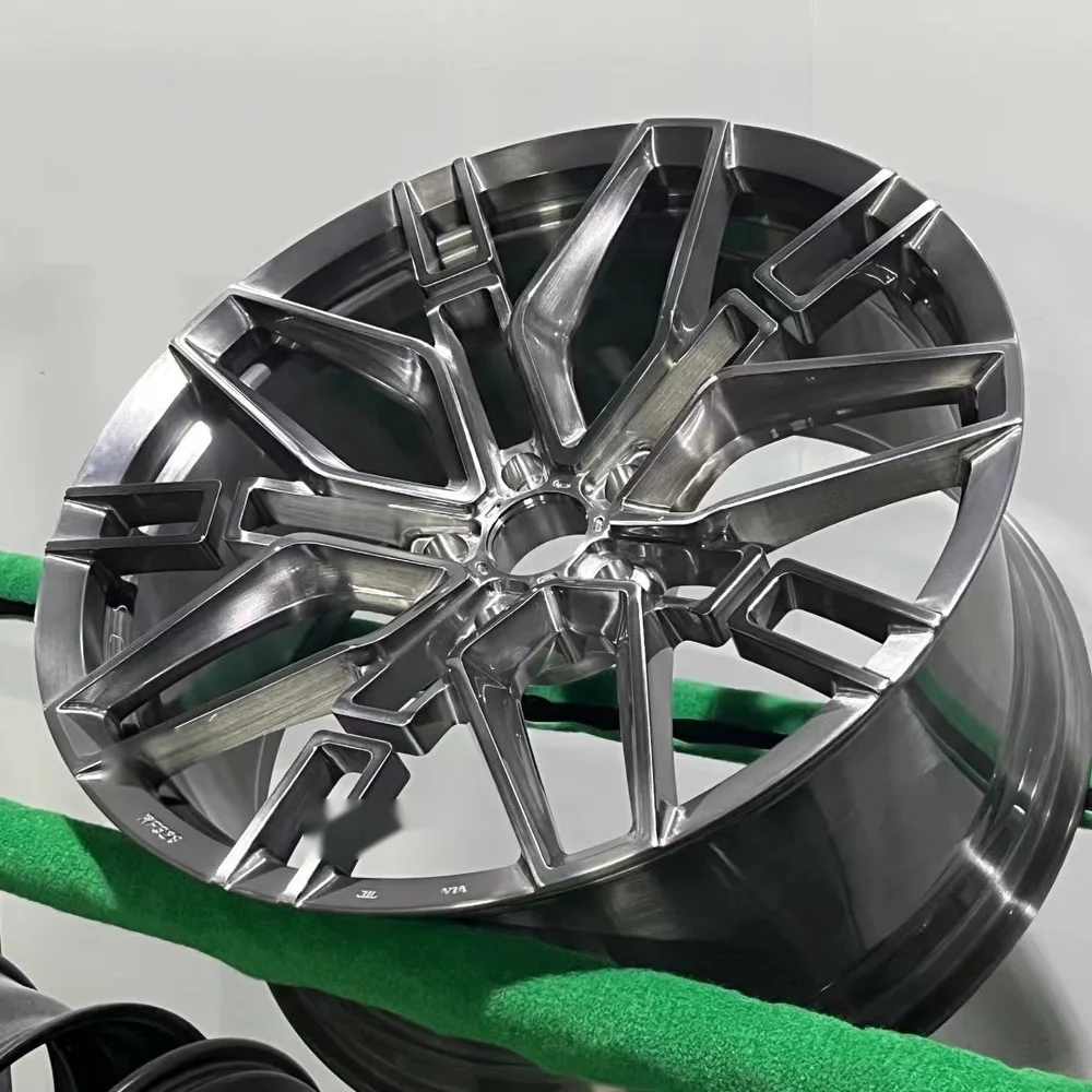 Premium Look Passenger Car Wheels Angular Multi Spoke Layout Silver Face Dark Pocket Visual Wholesale Dealer Supply
