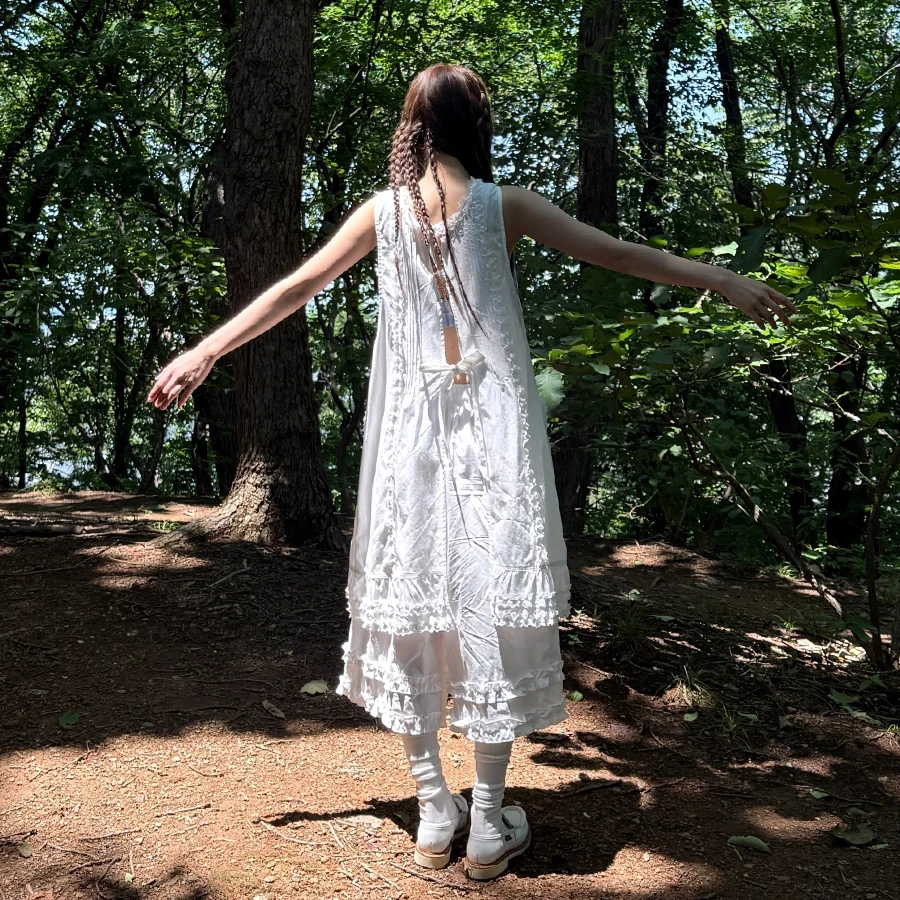 

Женское корейское кружевное платье Dongdaemun с дизайном сзади + лоскутные шорты с рюшами, комплект из двух предметов