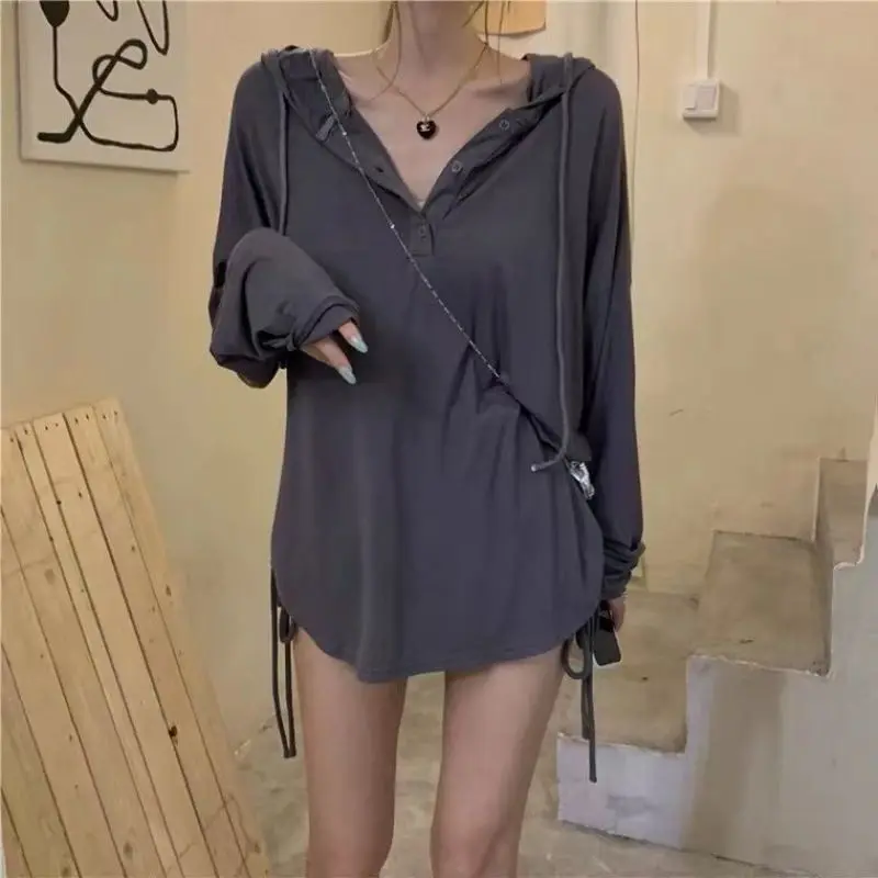 

Элегантный однотонный свитшот на шнурке, весна-осень 2026, новинка, уличный стиль, с длинным рукавом, капюшоном, V-образным вырезом, свободный пуловер, женская одежда