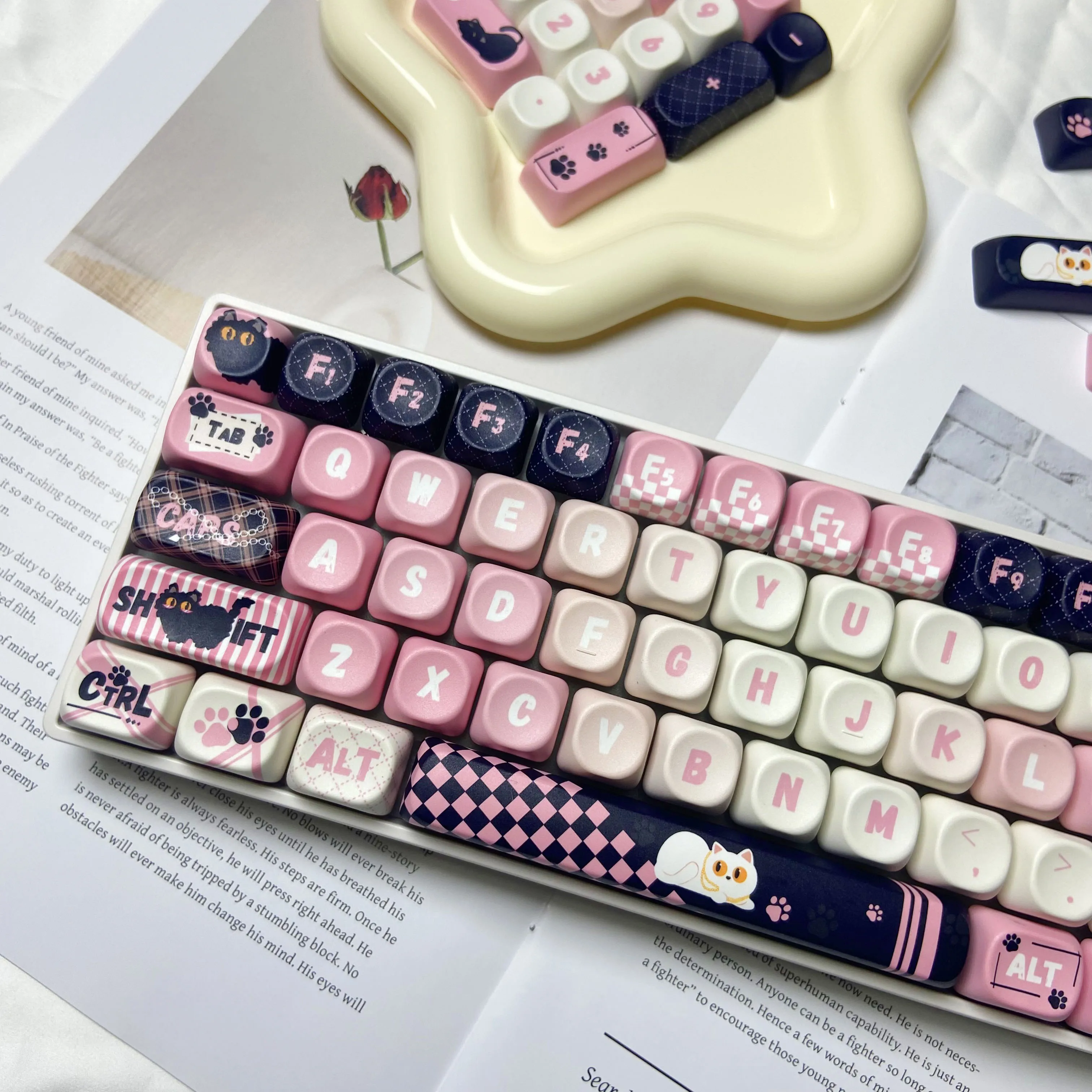 

Черно-розовые колпачки для клавиш MOA Profile PBT, колпачки для клавиш с милым котом, подходят для 60% 65% 75% TKL 96% 100% раскладки MX-переключателя Механическая клавиатура