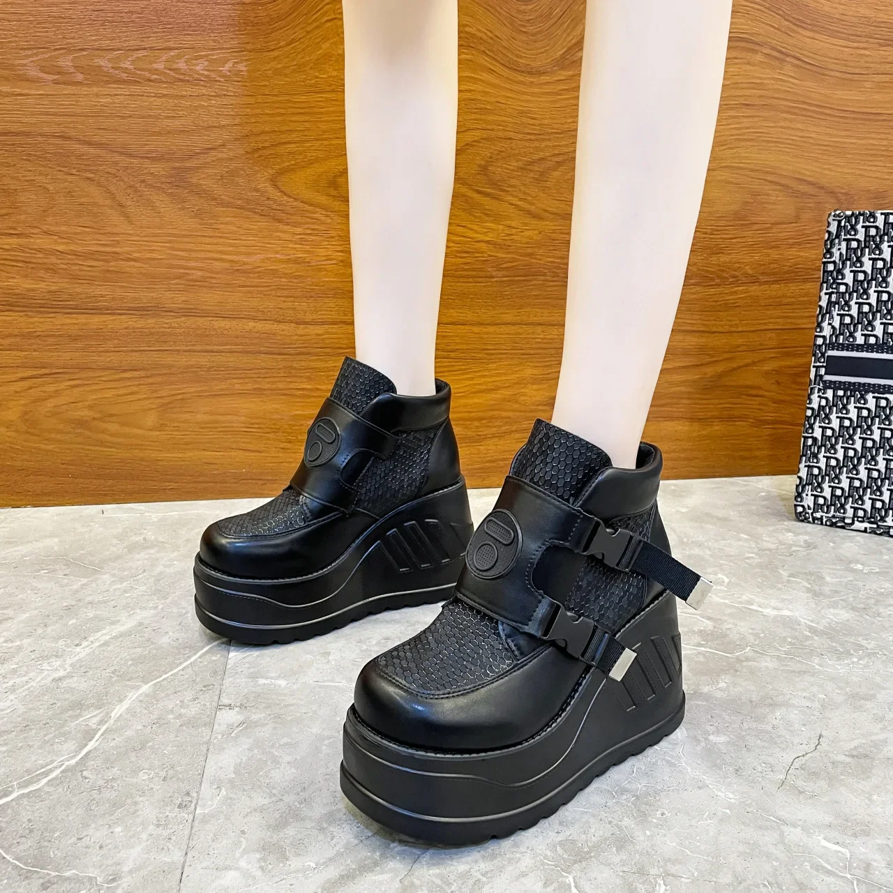 Side Zip Women Platform Shoes Black Gothic Buckle Pu Leather Woman Creeper Punk Boots Female Black High Heel Ankle Short Boots