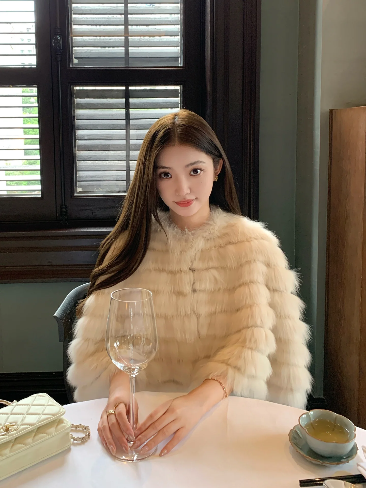 

Белая шуба ручной работы ort Sle Мягкий меховой капюшон Ne Wrap oulder Ele Осенняя верхняя одежда для женщин