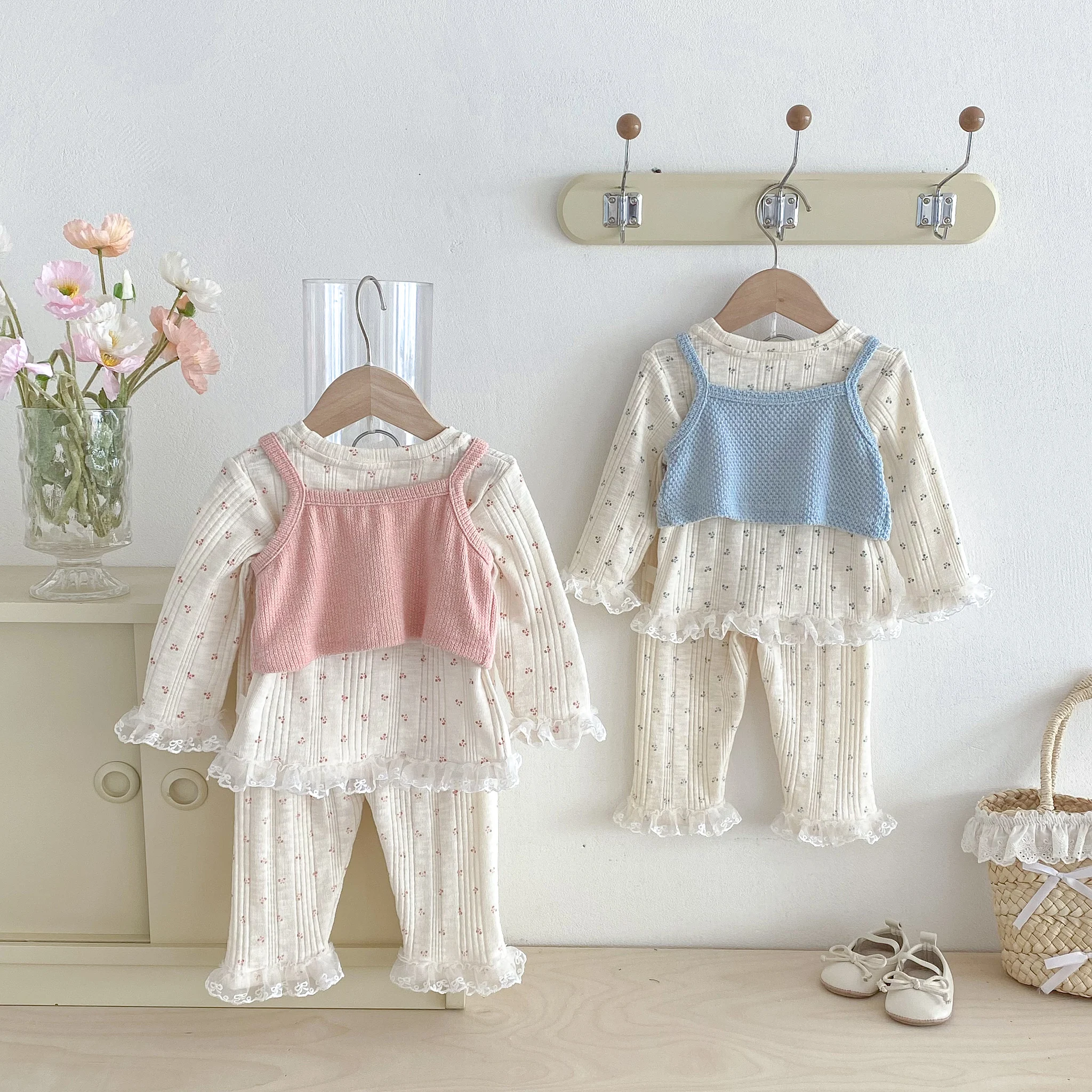 The 2025 Autumn New Infant and Toddler Set, a Three-Piece Outerwear, Undershirt, Underpants and Vest for Girls Going Out