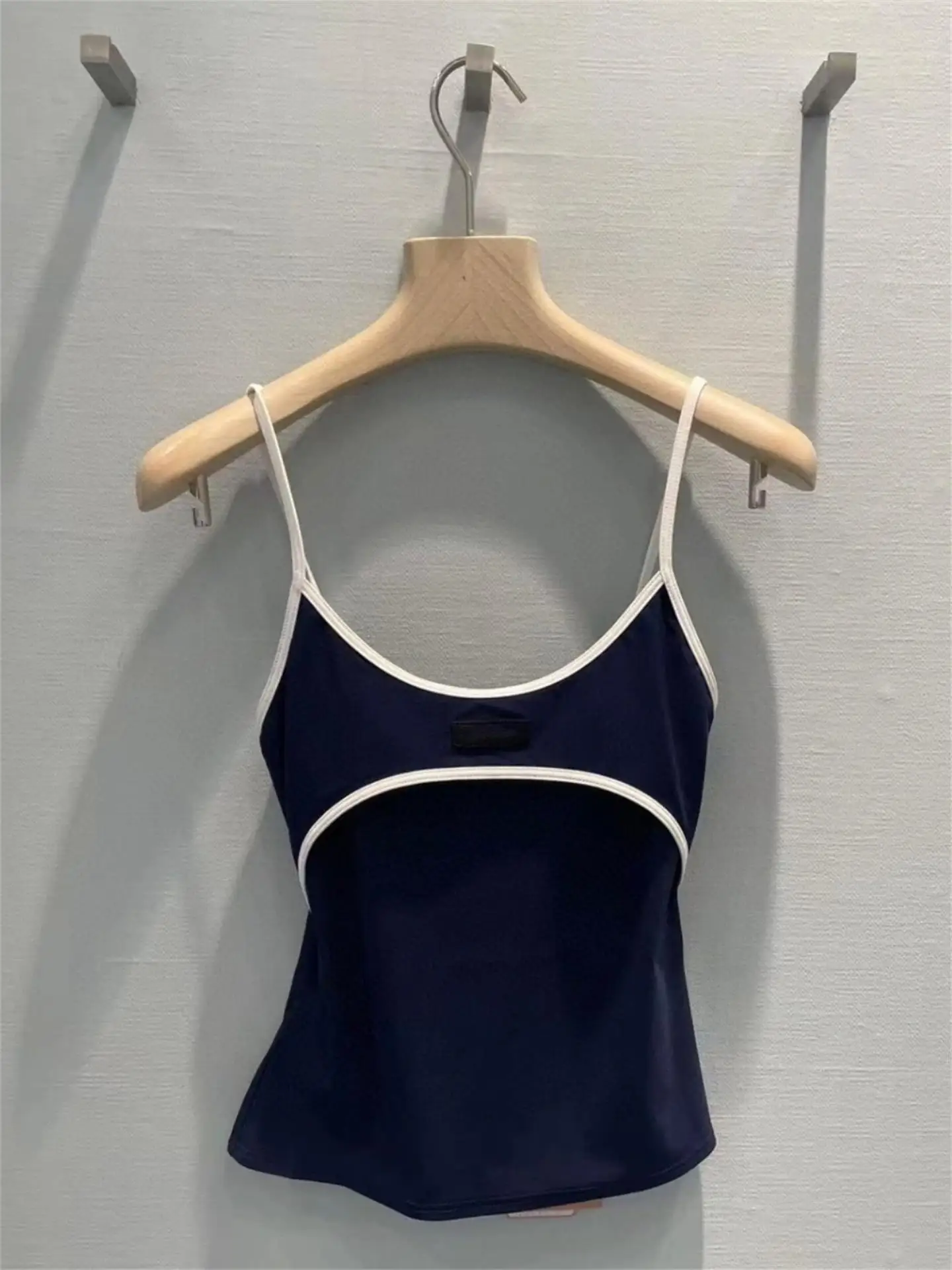 

New Women's Tank Top for Summer - Stylish Fitness Crop Top with 25mm Edge Binding and Color-Blocked Design