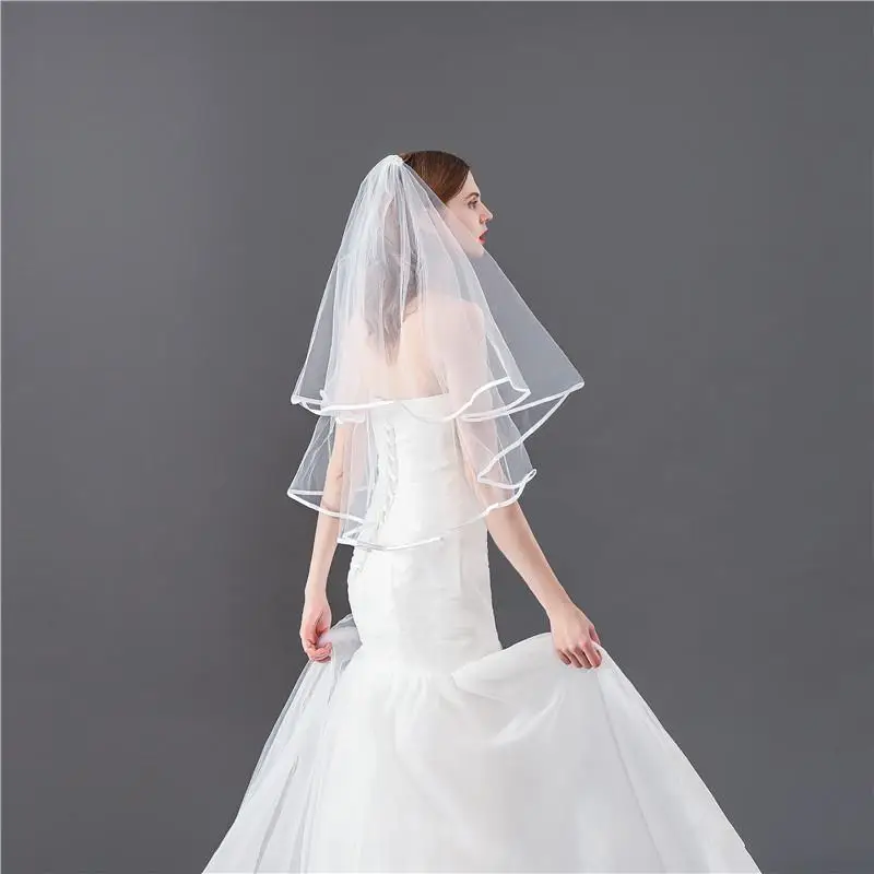 Leuke Wit Ivoor Twee-Lagen Tulle Korte Wedding Lint Edge Sluiers Met Kam Bridal Accessoires