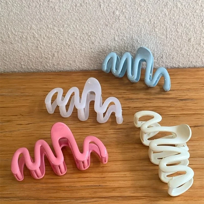 AISHG Wave Crab Claw Clips Women Korean Plastic Shark Hair Clips Geometry High Ponytail Barrette Hairpin Girl Hair Accessories