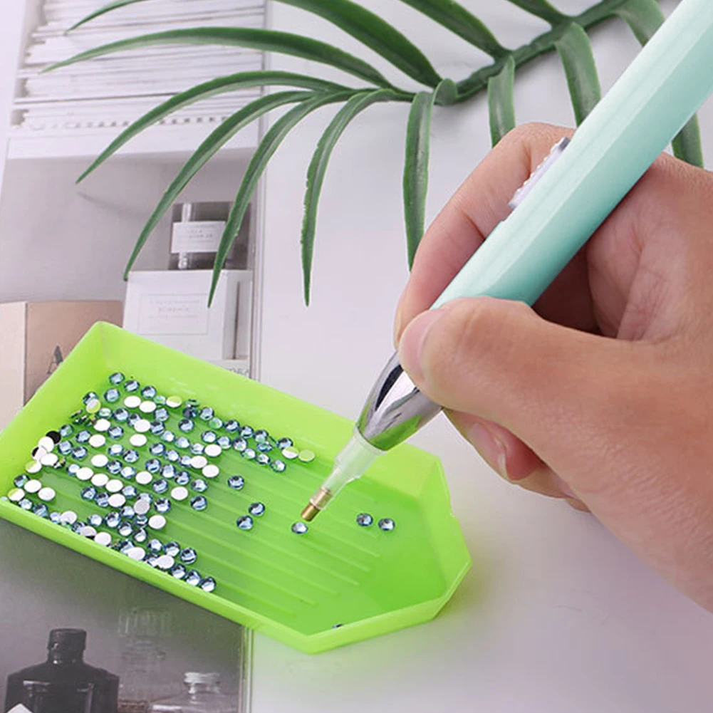 

Diamond Painting Pen Shiny Diamond Art Drill Pen with 7 Tips Glitter Diamond Art Pen Kit with Light USB Rechargeable for Adults