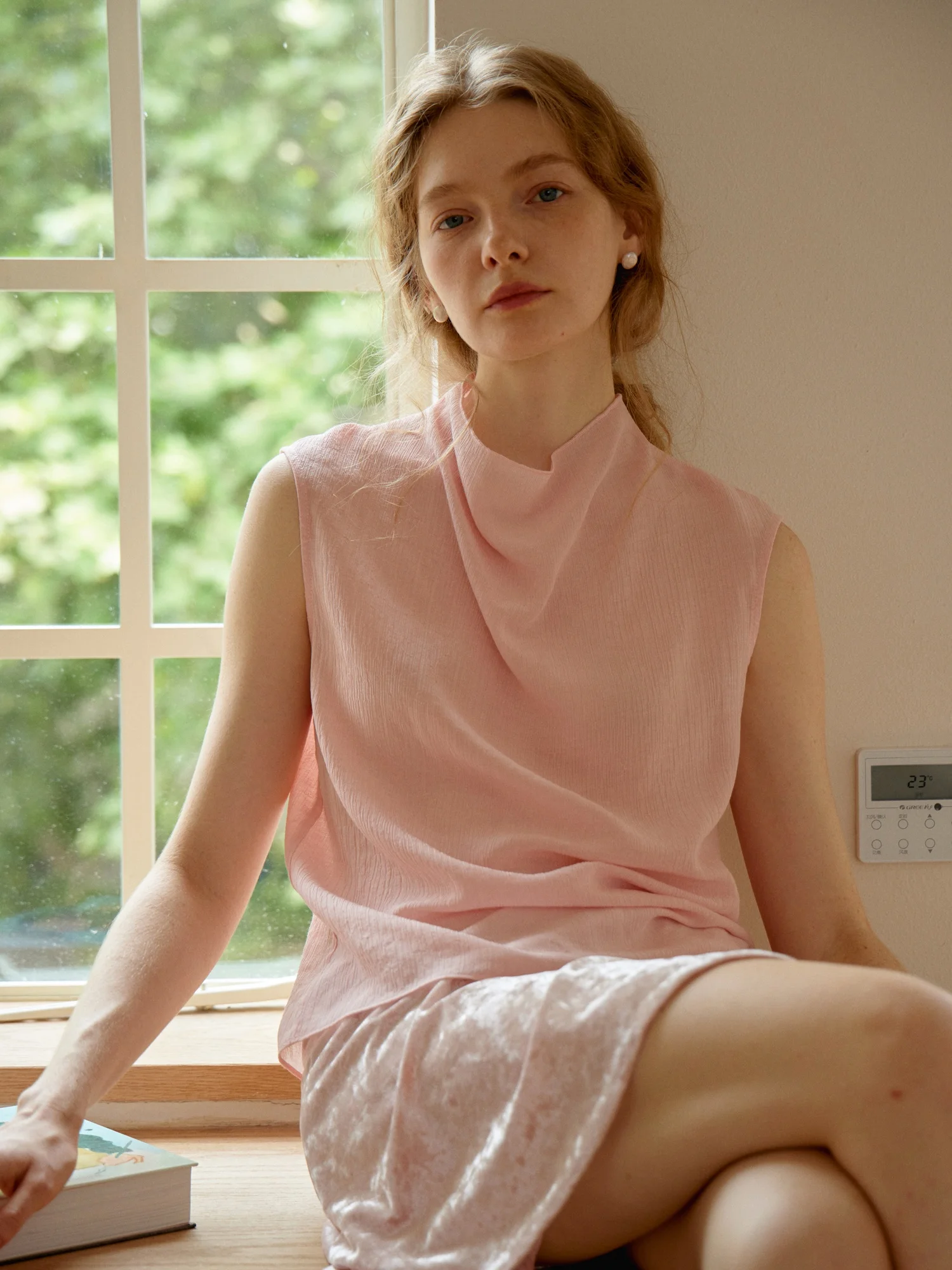 

Clean Sense French Style Ruche Shoulder Thin Silk Sleeveless Shirt Smooth Texture Pleated Lightweight Women's Summer Shirt